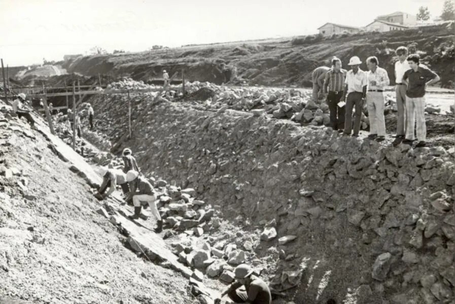 A construção da avenida Dez de Dezembro