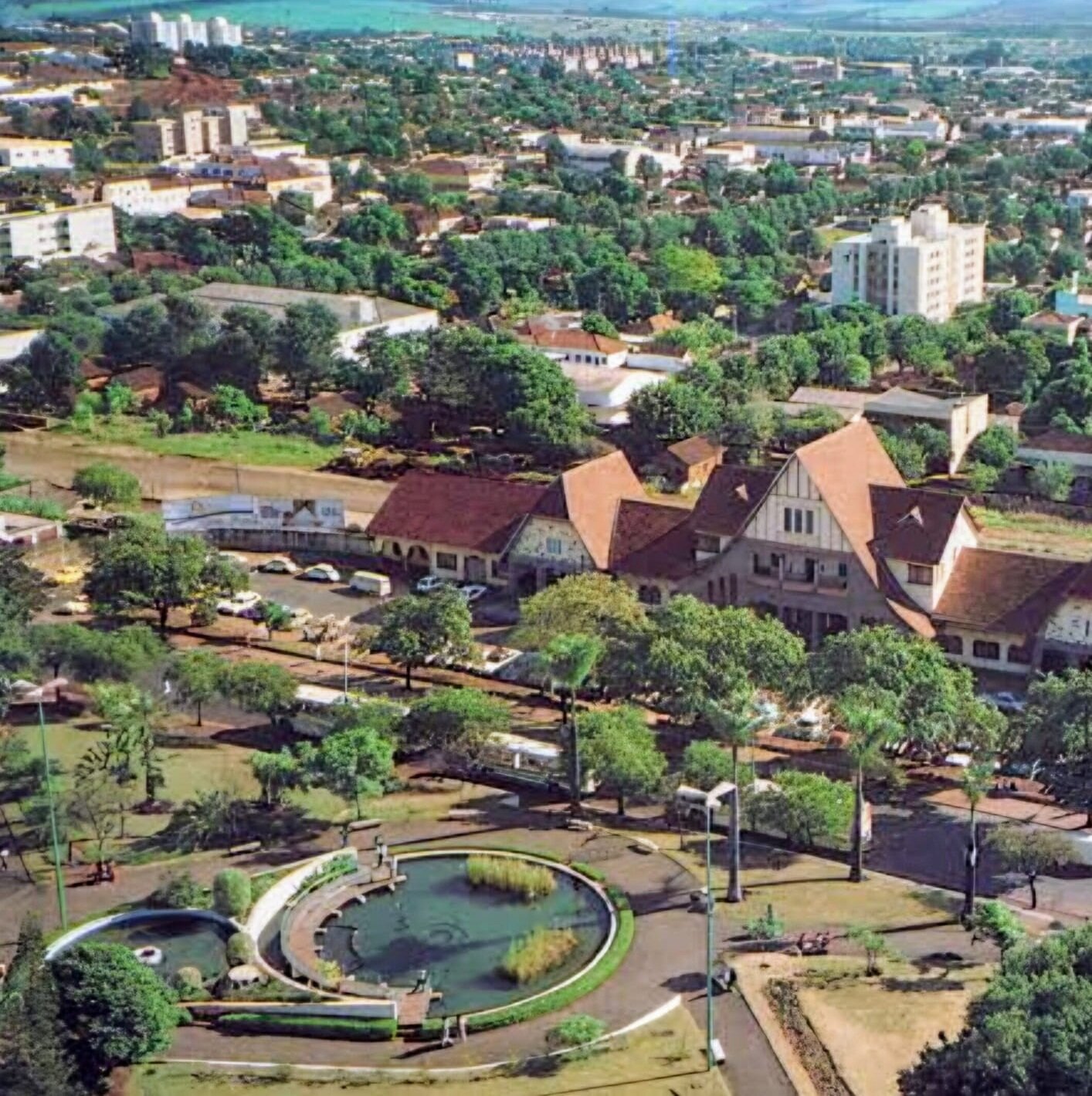 Praça Rocha Pombo: o portal de entrada de Londrina